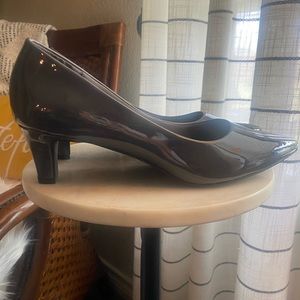 Gray Abella Ladies Pump Size 9, BRAND NEW!!